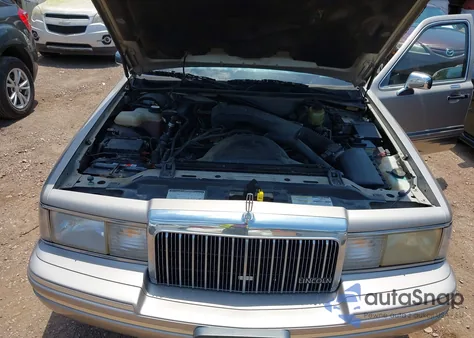 1994 Lincoln Town Car Signature/Tournament из США, поврежденный, VIN 1LNLM82W2RY628475